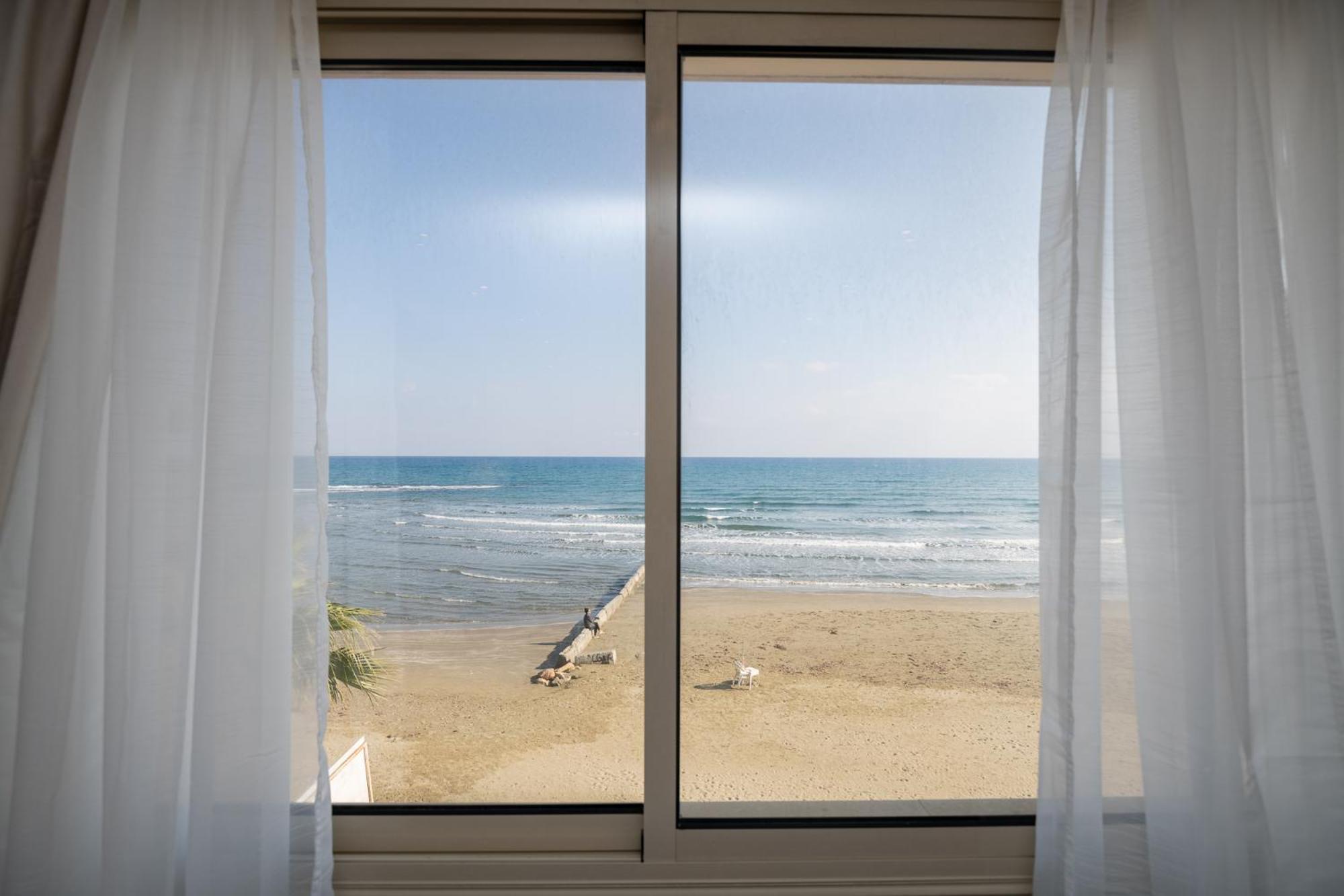 Quattro Beachfront Sea View Ap 4 Lárnaca Exterior foto